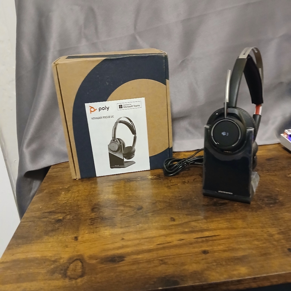 Poly Voyager Focus UC B825